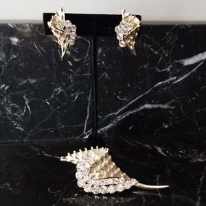 Vintage Coro brooch and clip earrings